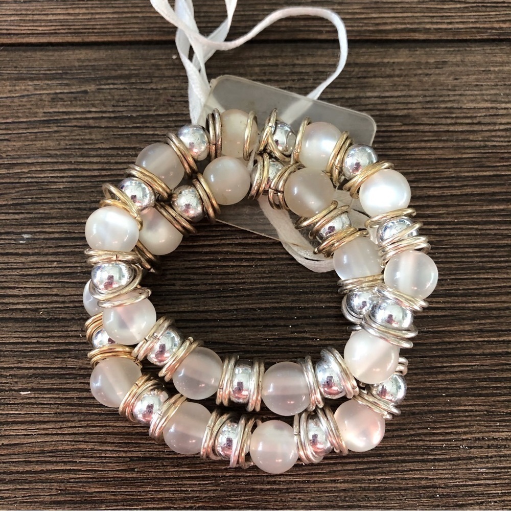 NWOT white bubble bracelet set of 2